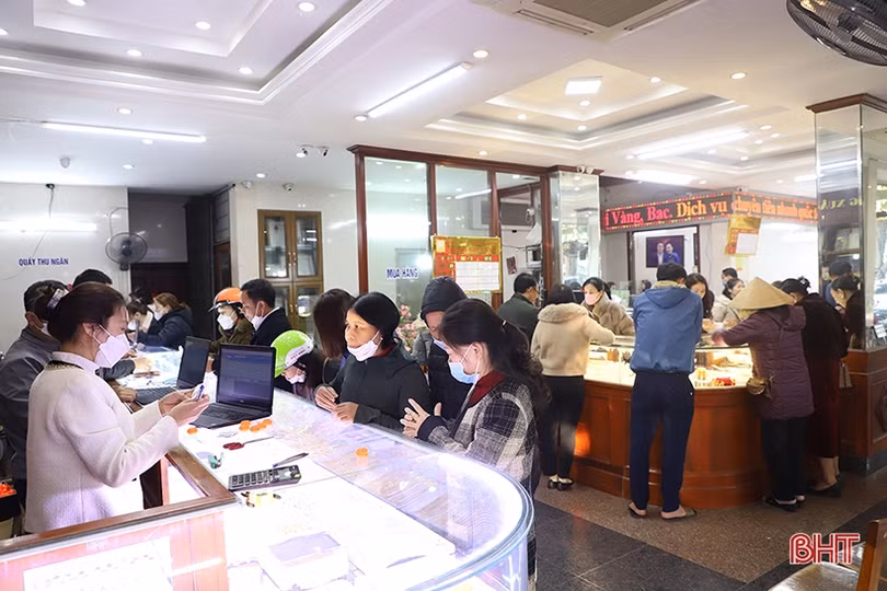 Nhộn nhịp mua vàng ngày vía Thần Tài ở Hà Tĩnh