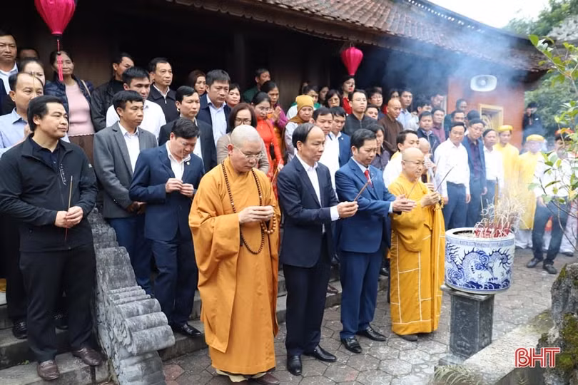 Thành kính dâng hương, lễ tế Đại danh y Lê Hữu Trác