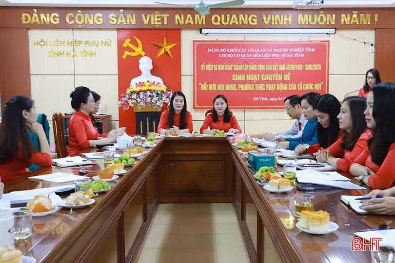 Đảng viên Hội LHPN tỉnh Hà Tĩnh bàn giải pháp đổi mới nội dung hoạt động của tổ chức hội