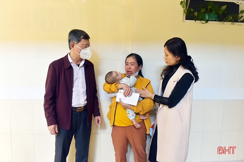 Công ty Xăng dầu Giang Nam hỗ trợ nhiều hoàn cảnh khó khăn ở Hà Tĩnh