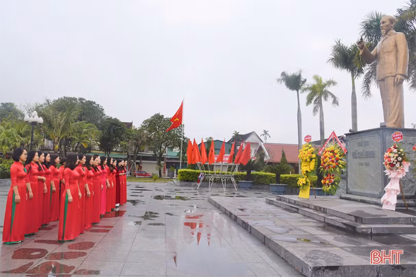 Đảng viên Hội LHPN tỉnh Hà Tĩnh bàn giải pháp đổi mới nội dung hoạt động của tổ chức hội
