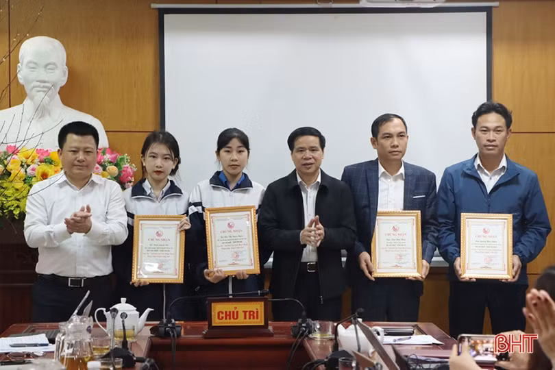 Cẩm Xuyên tăng 3 bậc trong bảng xếp hạng cải cách hành chính toàn tỉnh