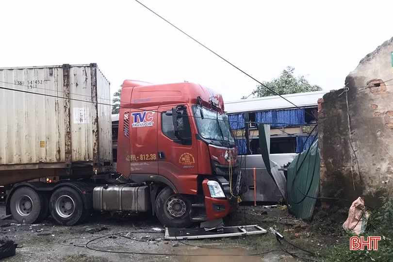 Ngã tư Quán Gạc đi Hương Khê mất an toàn giao thông!