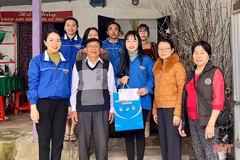 Nữ tân binh Hà Tĩnh chia sẻ niềm vui trước ngày tòng quân
