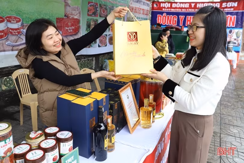 Khai trương gian hàng sản phẩm OCOP tại di tích Đại danh y Lê Hữu Trác