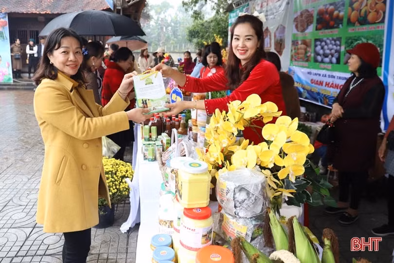Khai trương gian hàng sản phẩm OCOP tại di tích Đại danh y Lê Hữu Trác