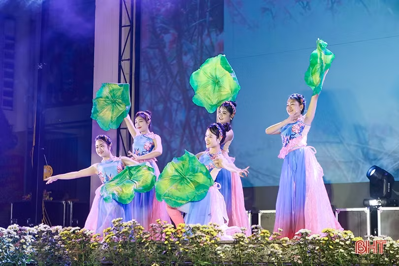 Đặc sắc chương trình nghệ thuật “Khúc Xuân dâng Đảng”