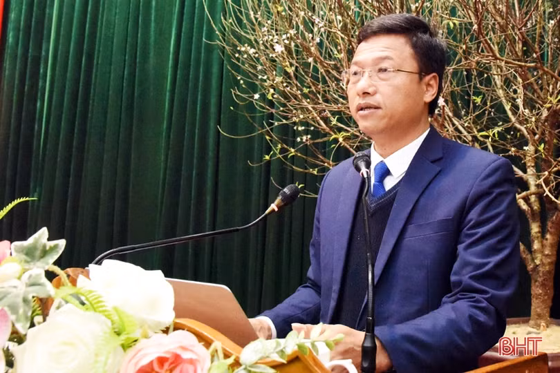 Thị xã Kỳ Anh trao Huy hiệu Đảng cho 47 đảng viên cao tuổi