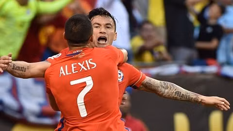 messi sut hong 11m argentina lai om han truoc chile