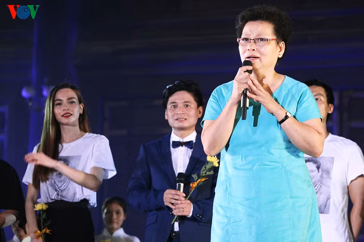 mot nam ngay mat nhac si an thuyen noi nho van dong day
