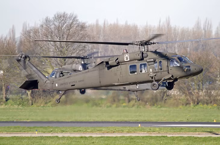 ngam suc manh truc thang dieu hau den uh 60 black hawk