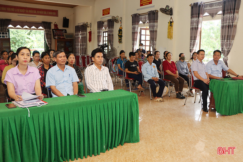 Đại biểu tham dự khai giảng lớp đào tạo nghề.