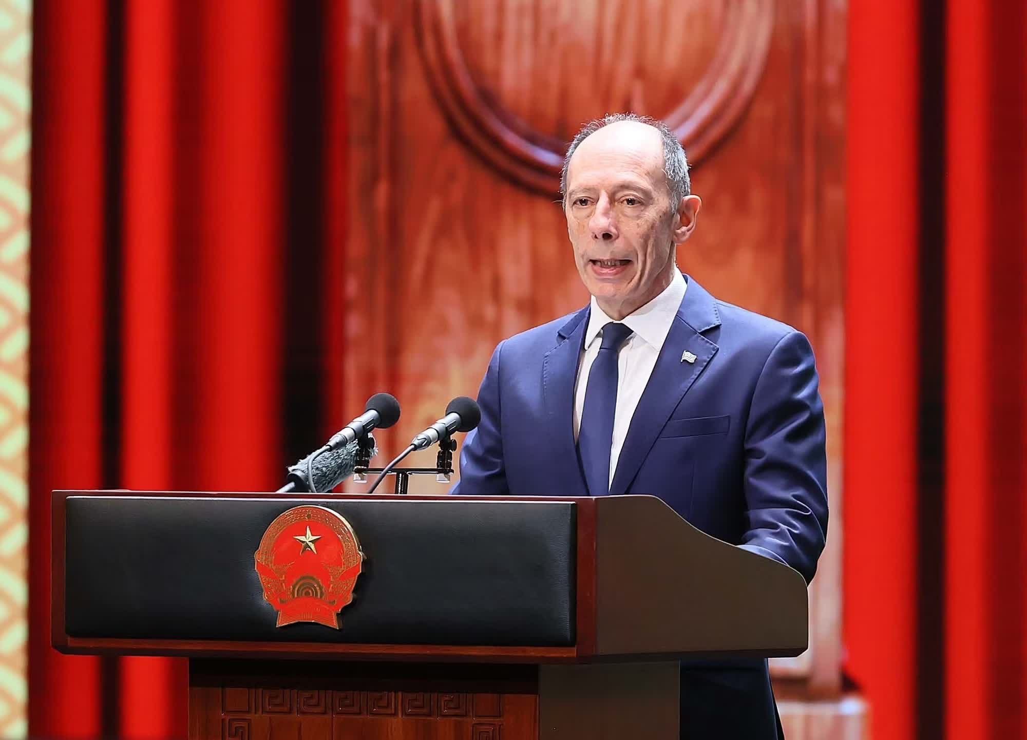 Ngài Raúl Pollak Giampietro, Đại sứ Uruguay tại Việt Nam, đại diện đoàn ngoại giao phát biểu. Ảnh: TTXVN