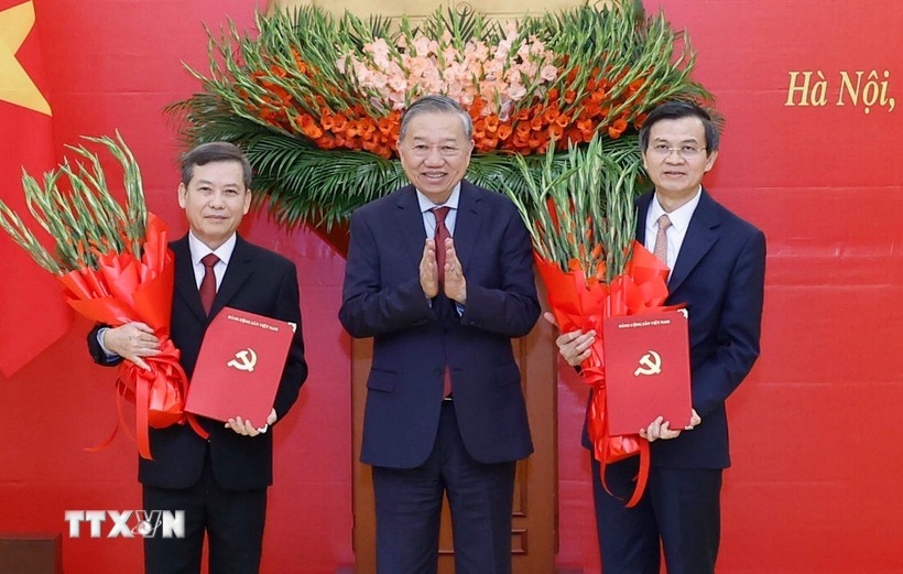 3001-tong-bi-thu-cong-tac-can-bo.jpg