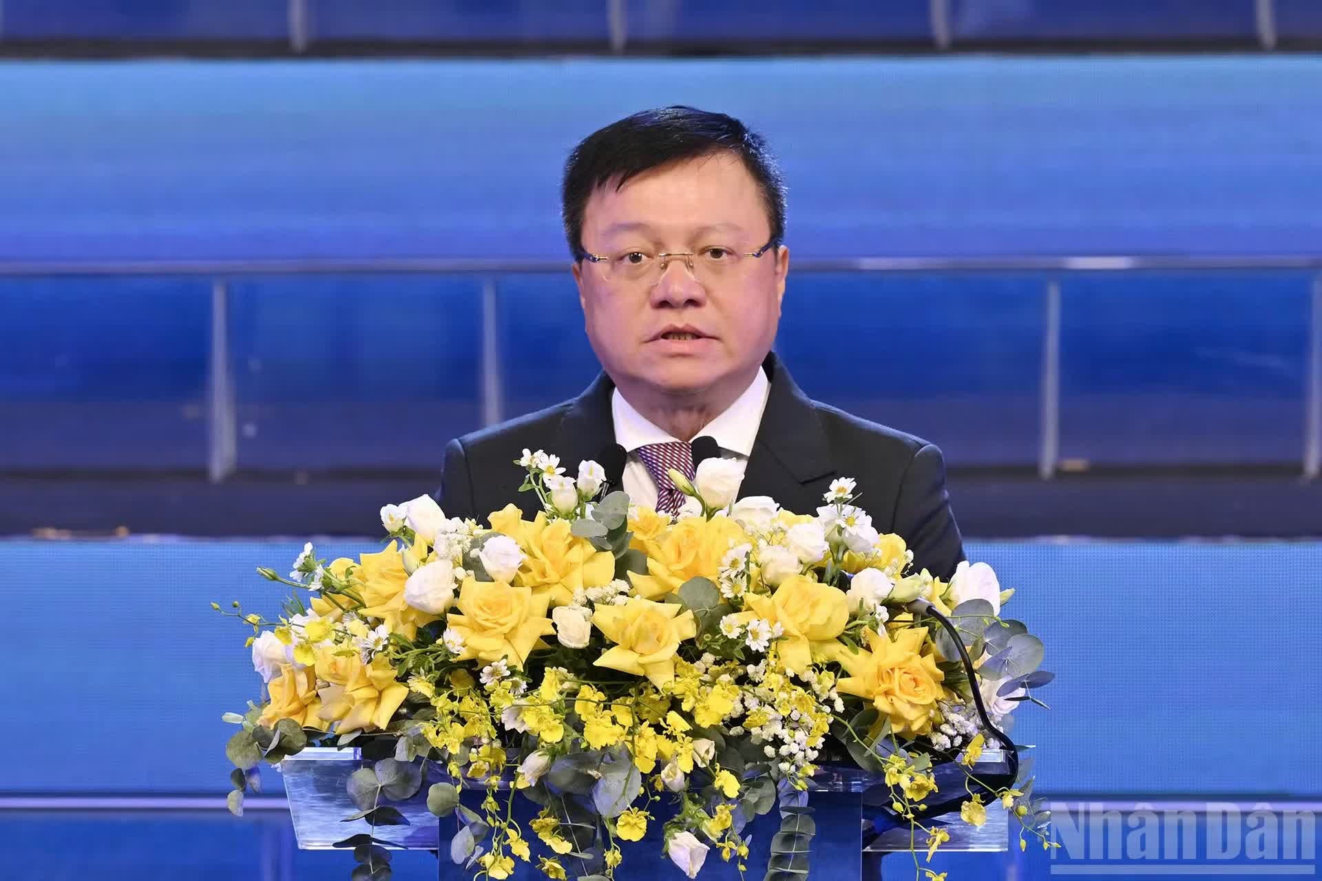 Đồng chí Lê Quốc Minh, Ủy viên Trung ương Đảng, Tổng Biên tập Báo Nhân Dân, Phó Trưởng Ban Tuyên giáo và Dân vận Trung ương, Chủ tịch Hội Nhà báo Việt Nam phát biểu khai mạc buổi lễ.
