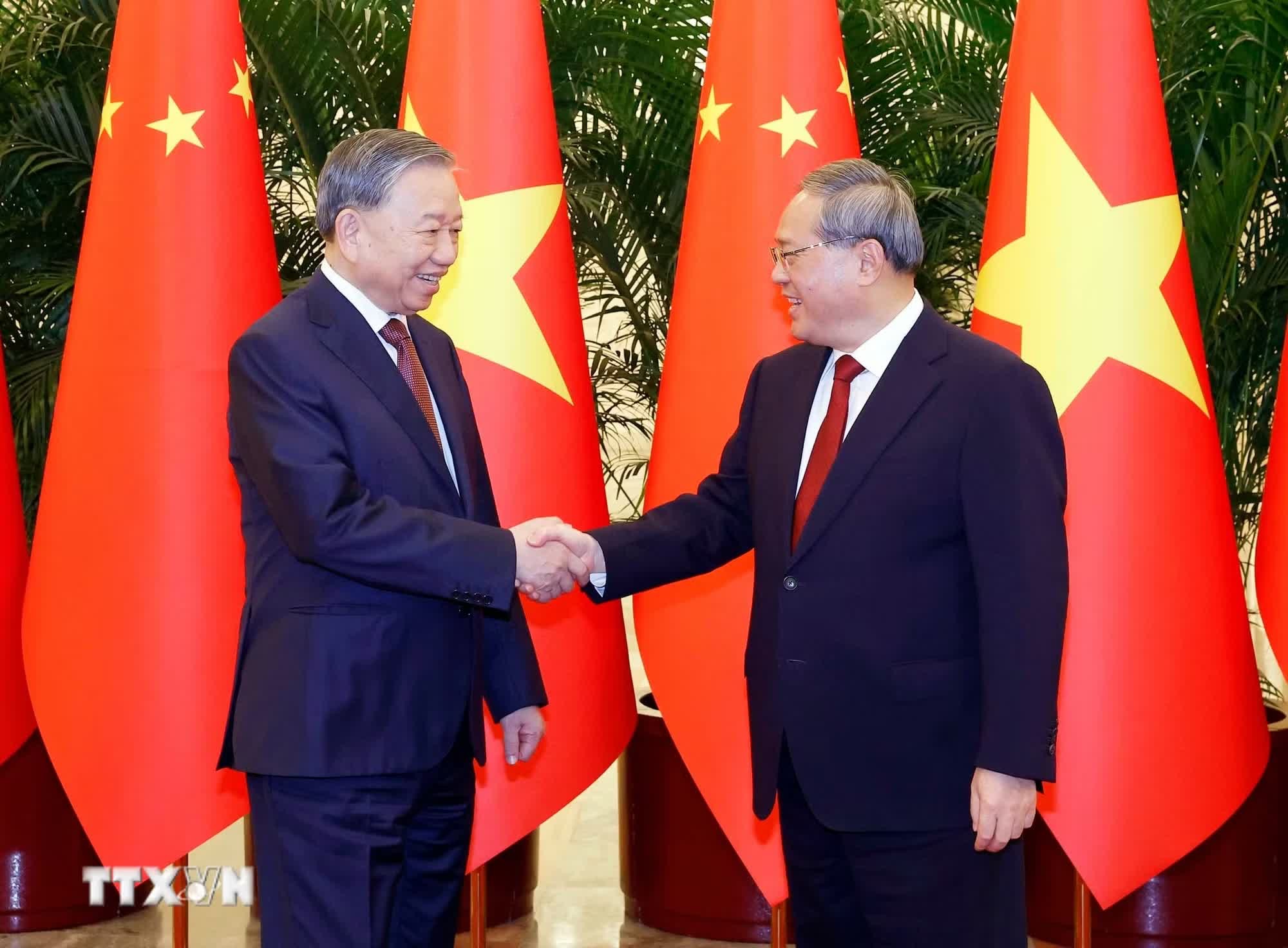 Tổng Bí thư, Chủ tịch nước Tô Lâm hội kiến Thủ tướng Trung Quốc Lý Cường. (Ảnh: Thống Nhất/TTXVN)