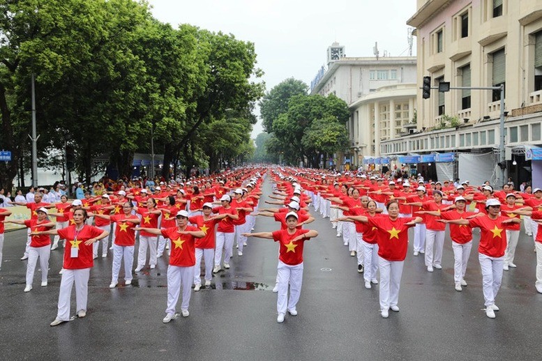 Mỗi người dân cần lựa chọn ít nhất một môn thể thao phù hợp để tập luyện thường xuyên, nâng cao sức khỏe. Ảnh minh họa