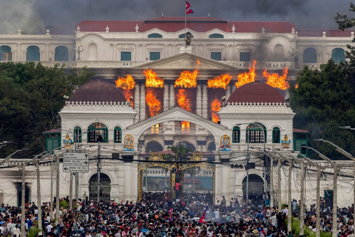 Cháy cung điện Singha Durbar ở thủ đô Kathmandu của Nepal ngày 9/9.