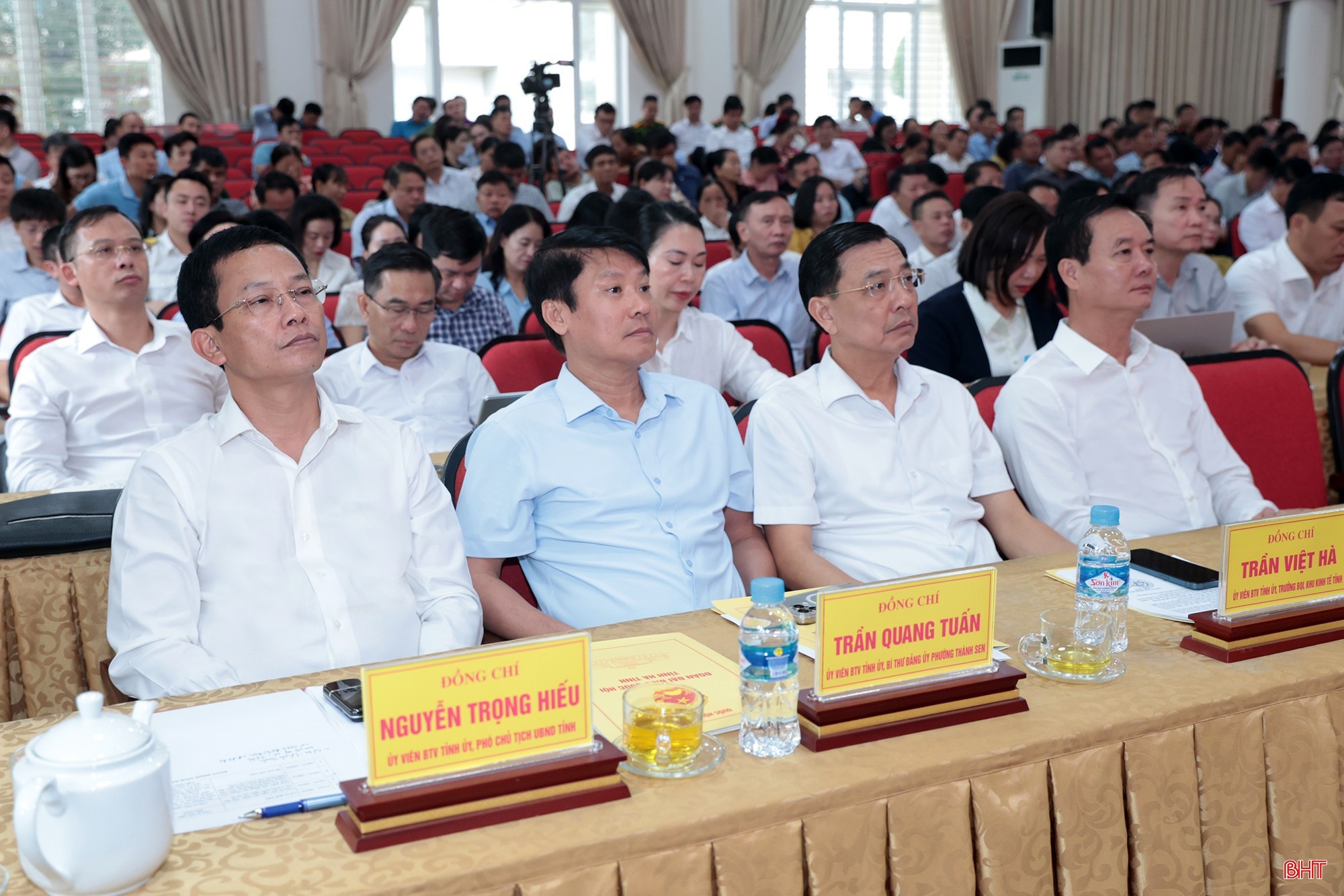 tiep-xuc-cu-tri-15aaa.jpg