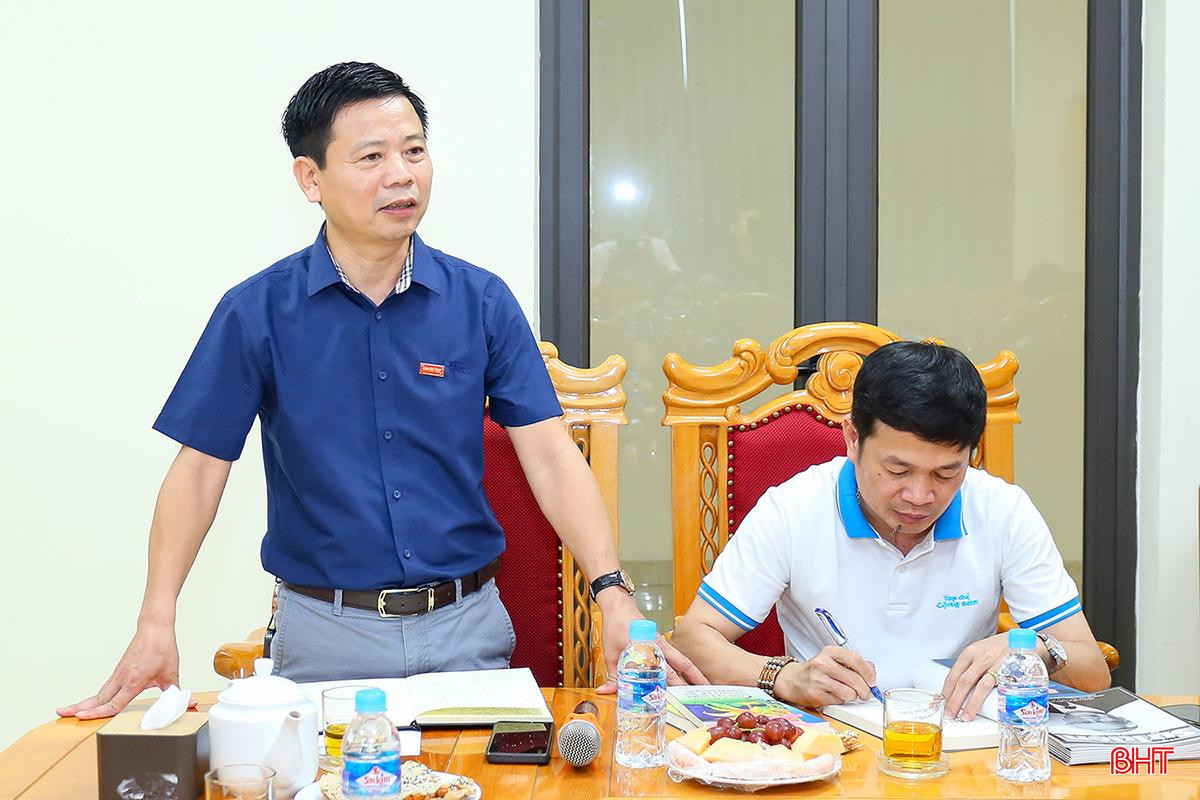 Tổng Biên tập Báo Hà Tĩnh Nguyễn Công Thành phát biểu tại buổi gặp mặt.