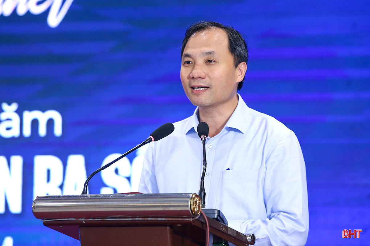 Bí thư Tỉnh ủy Hoàng Trung Dũng phát biểu chúc mừng Tạp chí Cộng sản.