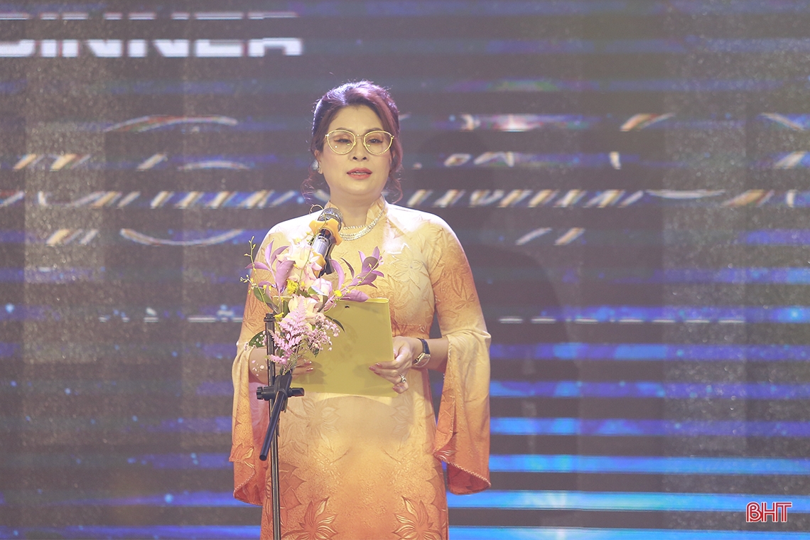Gala dinner “Vượt qua giông bão” truyền cảm hứng, khát vọng trong doanh nhân nữ Hà Tĩnh