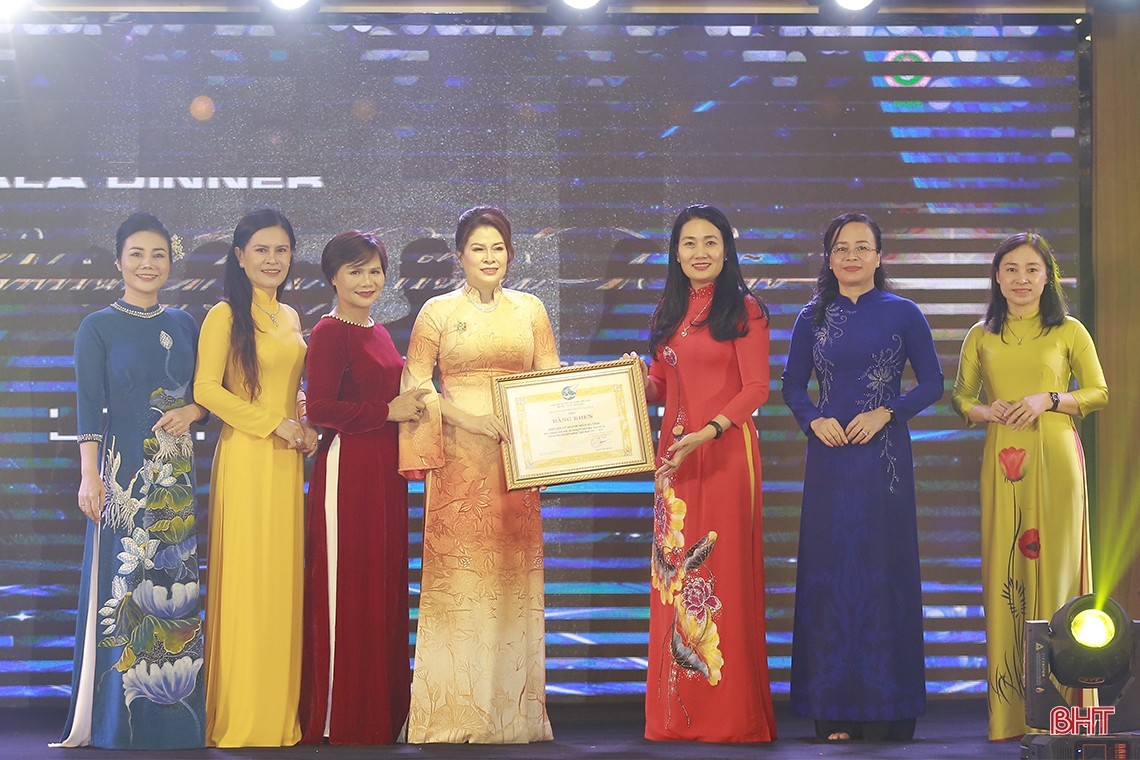 Gala dinner “Vượt qua giông bão” truyền cảm hứng, khát vọng trong doanh nhân nữ Hà Tĩnh