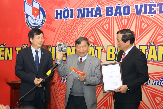 tich cuc hien tang hien vat cho bao tang bao chi viet nam