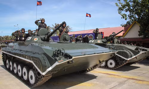 doi canh ve trang bi xe tang truc thang cua thu tuong hun sen