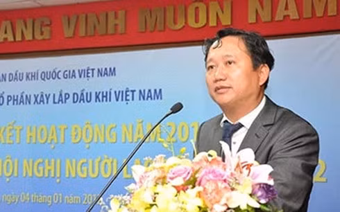 trinh xuan thanh tu xe lexus bien xanh den lenh truy na quoc te