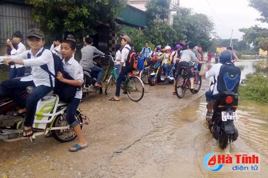 hoc sinh nghi hoc vi nuoc song ngan pho dang cao thuy dien xa lu
