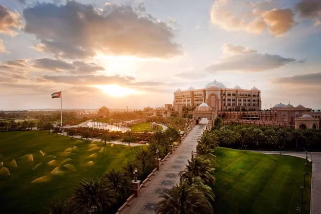 nhung dieu khien abu dhabi tuyet dieu hon dubai