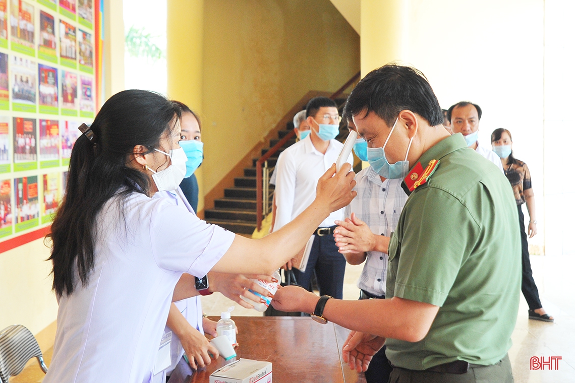 12 ứng cử viên đại biểu Quốc hội, HĐND Hà Tĩnh tiếp xúc cử tri tại Hương Khê