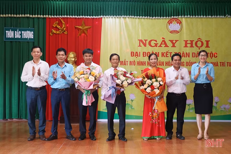 Lãnh đạo tỉnh chung vui ngày hội đoàn kết tại Thạch Hà, Hương Khê