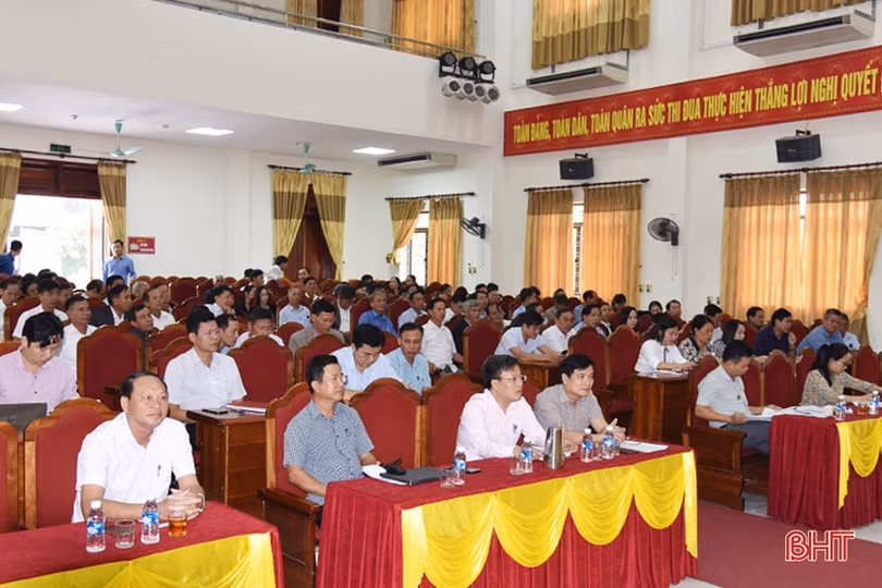 Lãnh đạo huyện Lộc Hà đối thoại với gần 200 cán bộ thôn, tổ dân phố