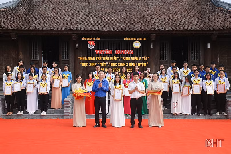 Hà Tĩnh tuyên dương 52 giáo viên trẻ, học sinh, sinh viên tiêu biểu