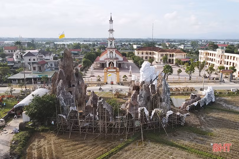 Xem những hang đá Bê-lem “khổng lồ” đang được xây dựng ở Hà Tĩnh