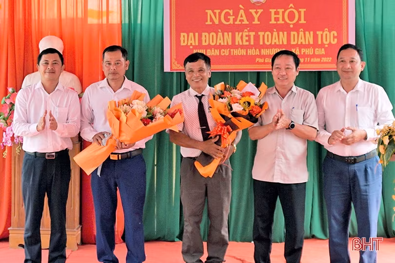 Lãnh đạo tỉnh chung vui ngày hội đoàn kết tại Thạch Hà, Hương Khê
