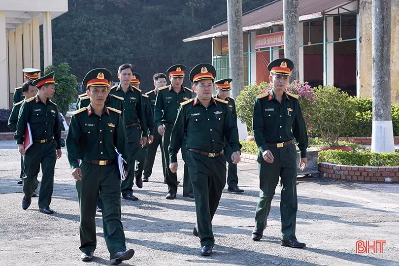 Tiếp tục quán triệt các chỉ thị, mệnh lệnh, siết chặt kỷ luật, kỷ cương trong quân đội