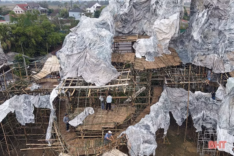 Xem những hang đá Bê-lem “khổng lồ” đang được xây dựng ở Hà Tĩnh