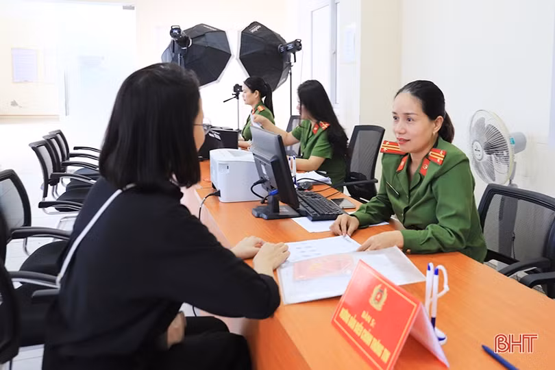 Công an Hà Tĩnh dồn sức “90 ngày, đêm” thực hiện các thủ tục về dữ liệu dân cư