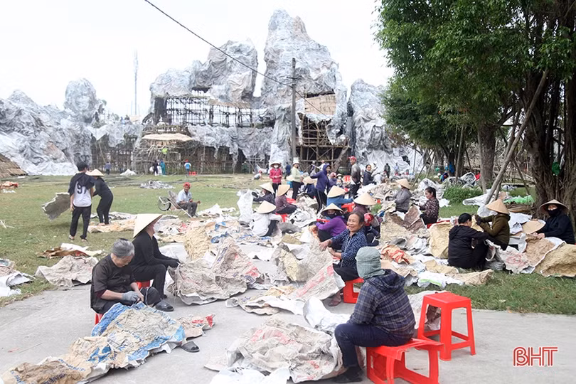 Xem những hang đá Bê-lem “khổng lồ” đang được xây dựng ở Hà Tĩnh