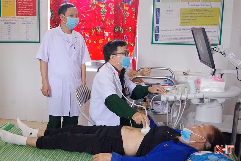 Bộ CHQS Hà Tĩnh khám, cấp thuốc miễn phí cho người dân vùng biên giới