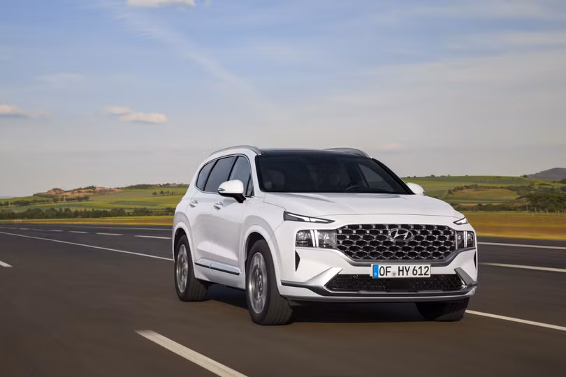 Hyundai Santa Fe Hybrid 2023 êm ái hơn, sang trọng hơn, chốt giá từ 40.725 USD