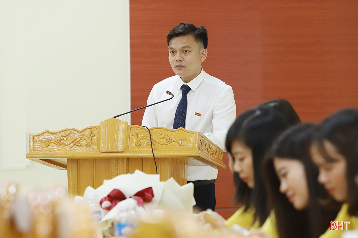 Đảng bộ Báo Hà Tĩnh tuyên dương 11 tập thể, cá nhân điển hình học tập và làm theo gương Bác