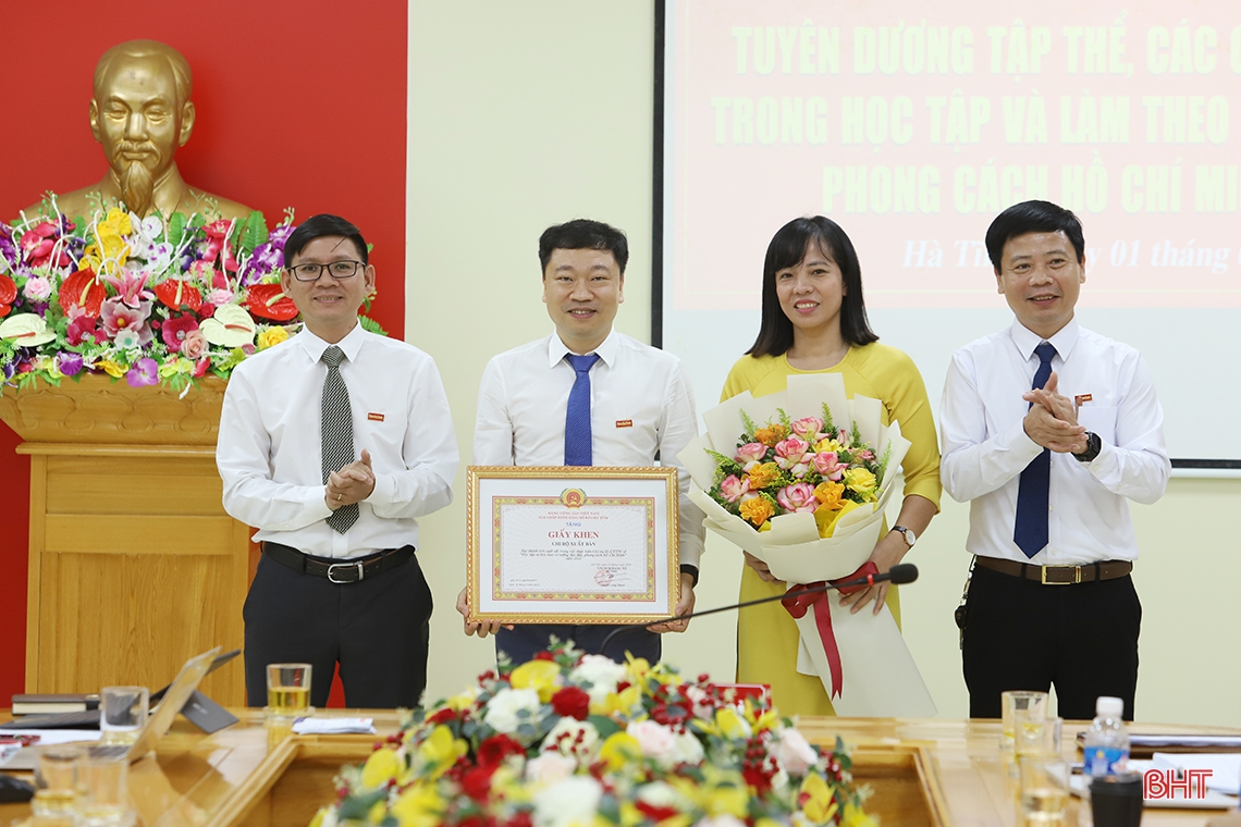 Đảng bộ Báo Hà Tĩnh tuyên dương 11 tập thể, cá nhân điển hình học tập và làm theo gương Bác