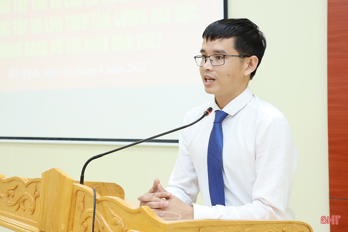 Đảng bộ Báo Hà Tĩnh tuyên dương 11 tập thể, cá nhân điển hình học tập và làm theo gương Bác