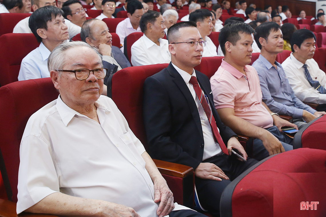 Nhân lên niềm tự hào, khát vọng cống hiến cho sự nghiệp trồng người trên vùng đất học Hà Tĩnh