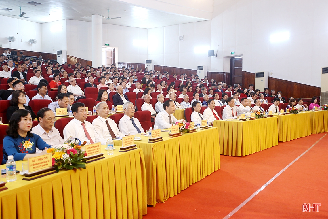 Tiếp tục xây dựng đội ngũ nhà giáo Hà Tĩnh tâm huyết, trách nhiệm, đạo đức trong sáng, chuyên môn, nghiệp vụ giỏi