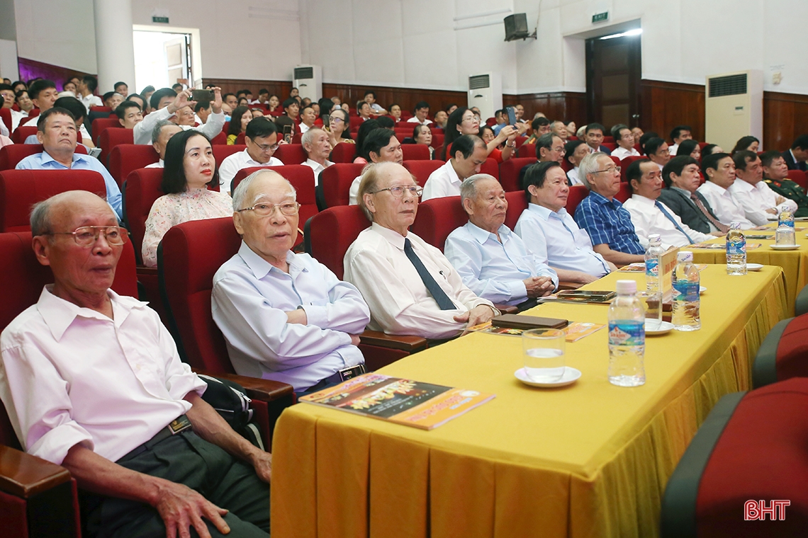 Tiếp tục xây dựng đội ngũ nhà giáo Hà Tĩnh tâm huyết, trách nhiệm, đạo đức trong sáng, chuyên môn, nghiệp vụ giỏi